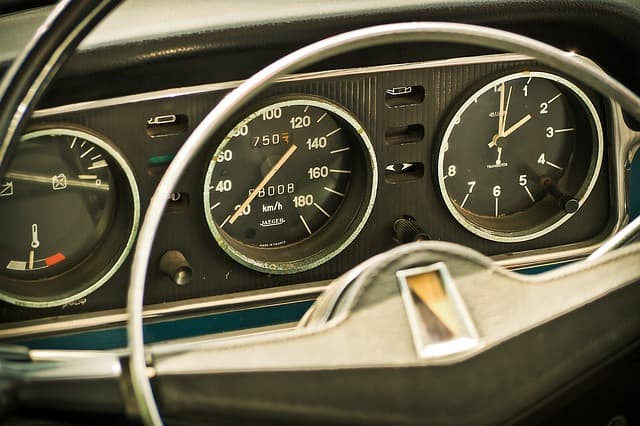 a car dashboard, simile with KPI's